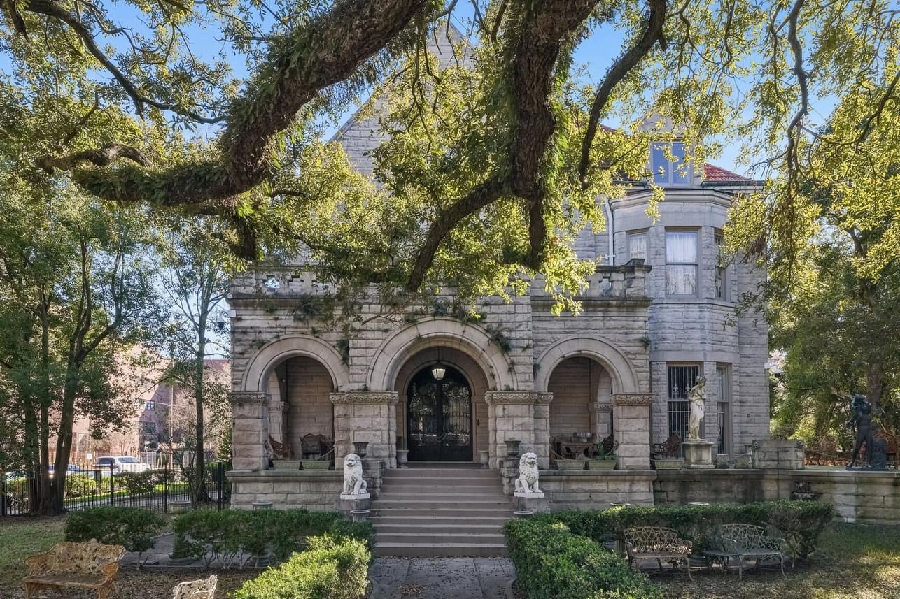 1905 Mansion For Sale In New Orleans Louisiana — Captivating Houses