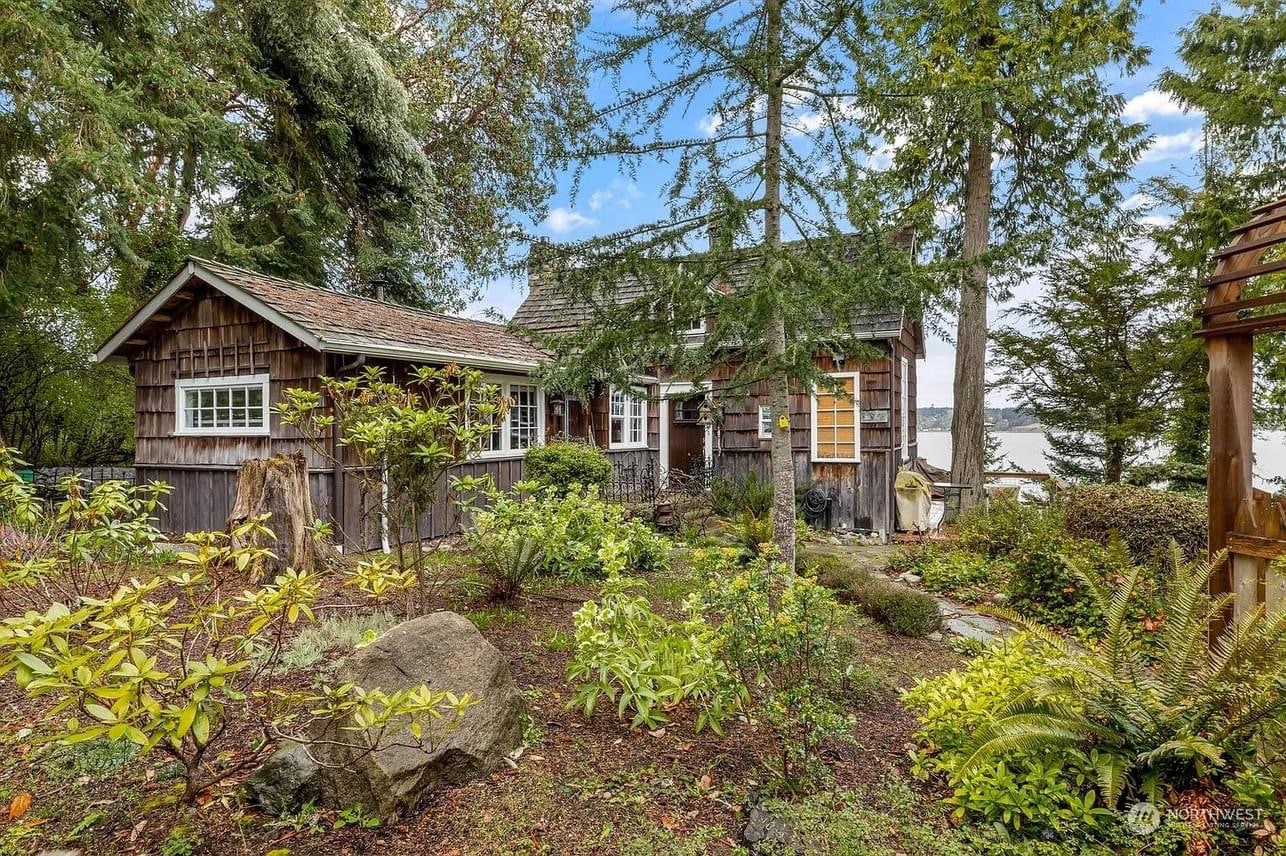 1860 Waterfront Home For Sale In Coupeville Washington