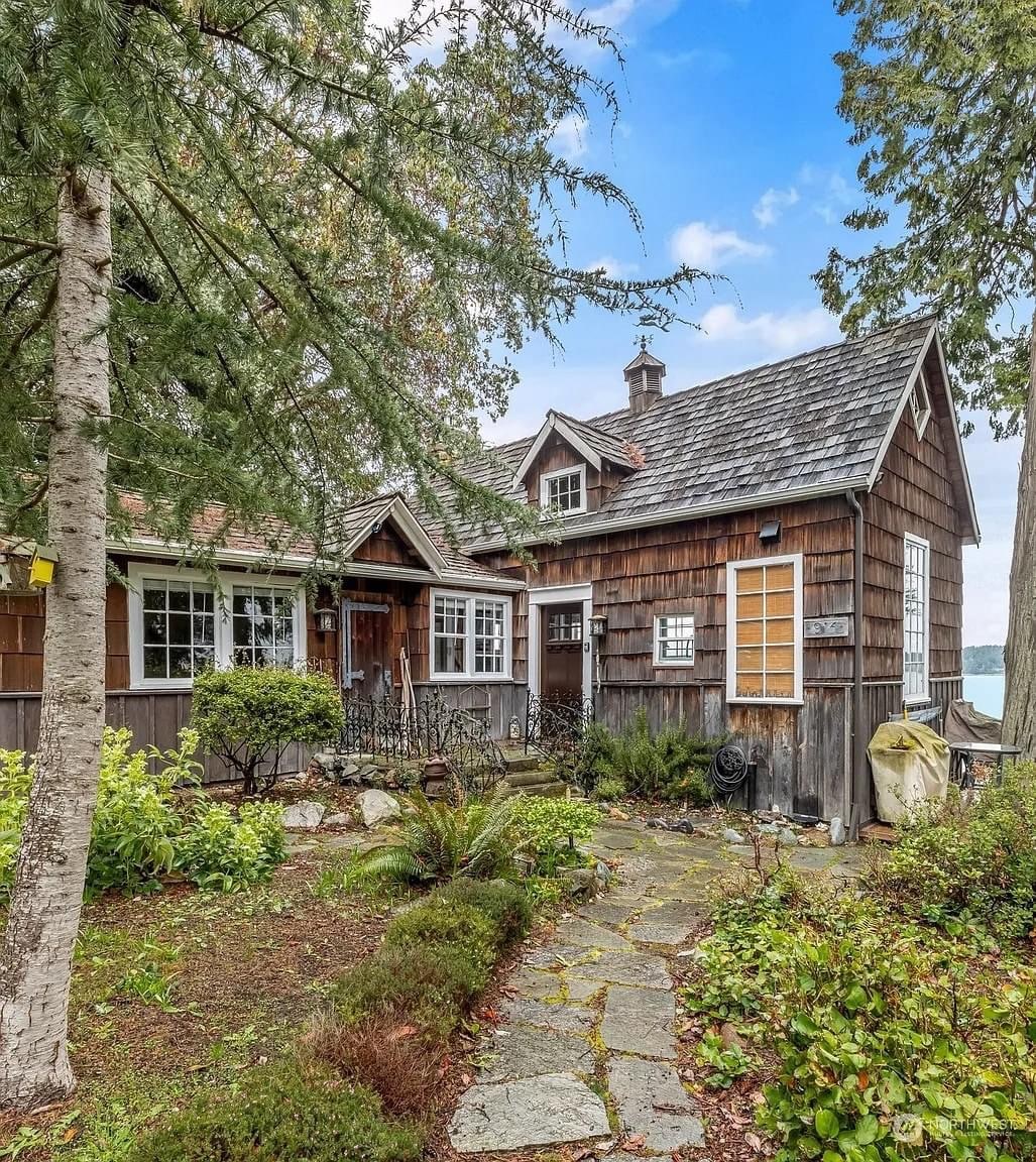 1860 Waterfront Home For Sale In Coupeville Washington