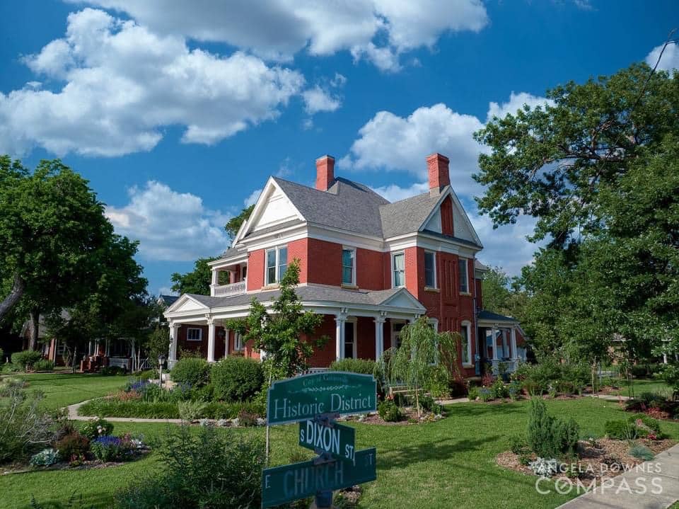 1892 Victorian For Sale In Gainesville Texas