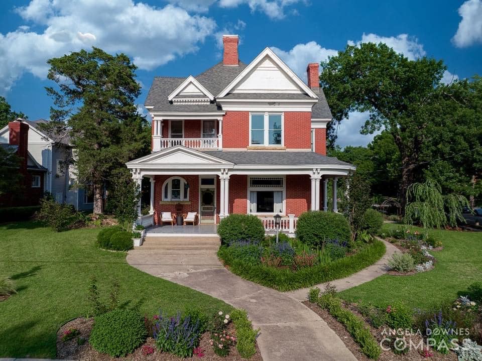 1892 Victorian For Sale In Gainesville Texas