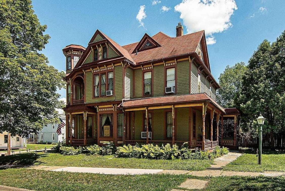 1885 Victorian For Sale In Galena Illinois — Captivating Houses