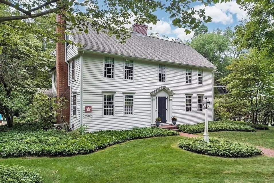 1710 Colonial For Sale Longmeadow Massachusetts — Captivating Houses