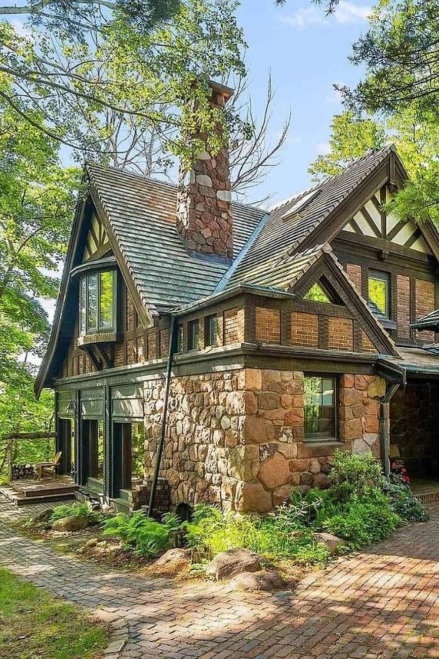 1912 Tudor Revival For Sale In Duluth Minnesota