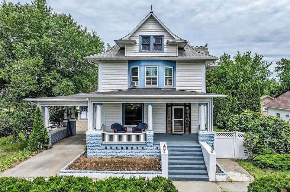 1890 Historic House For Sale In Harlan Iowa — Captivating Houses