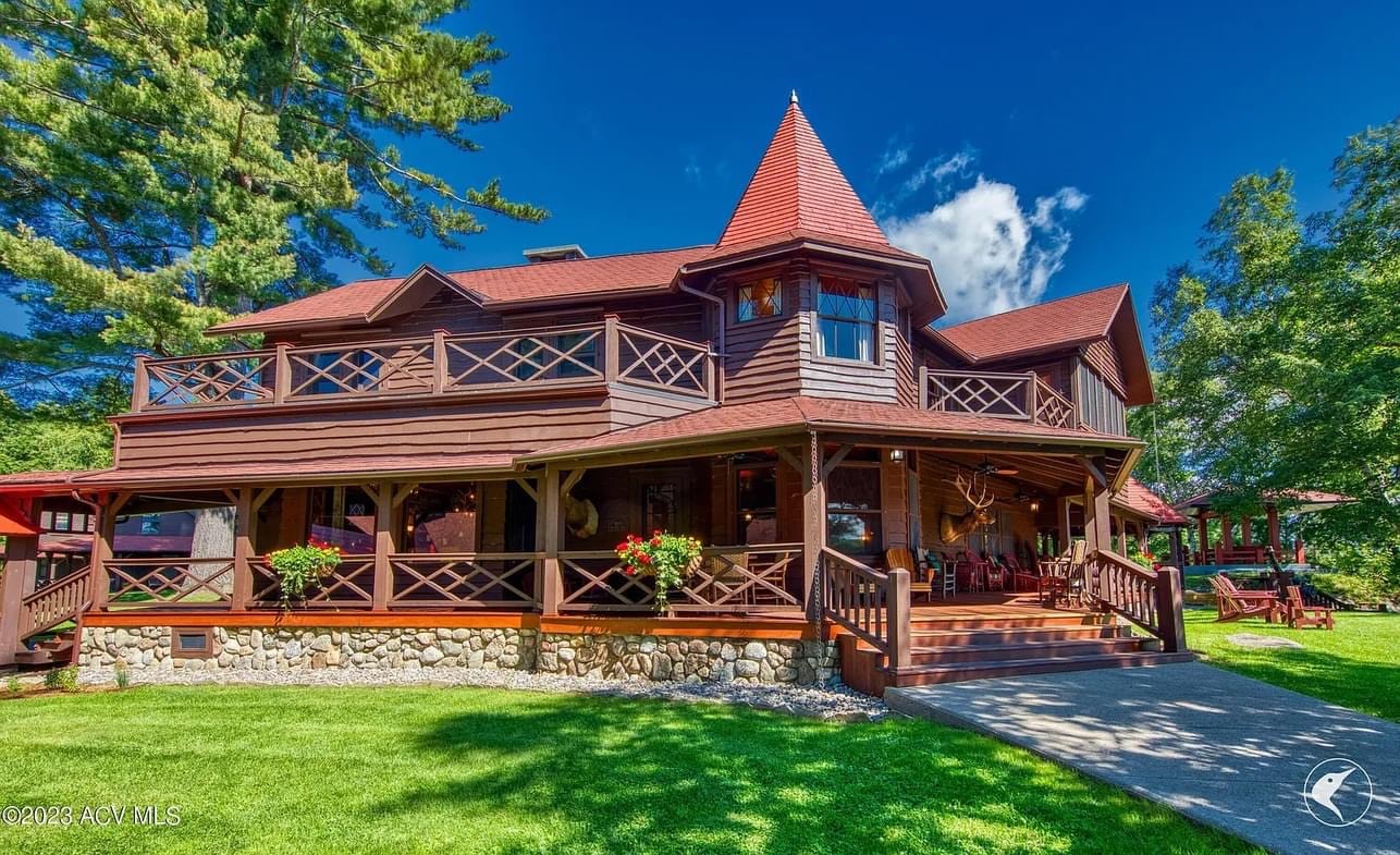 1897 Wenonah Lodge For Sale In Tupper Lake New York — Captivating Houses