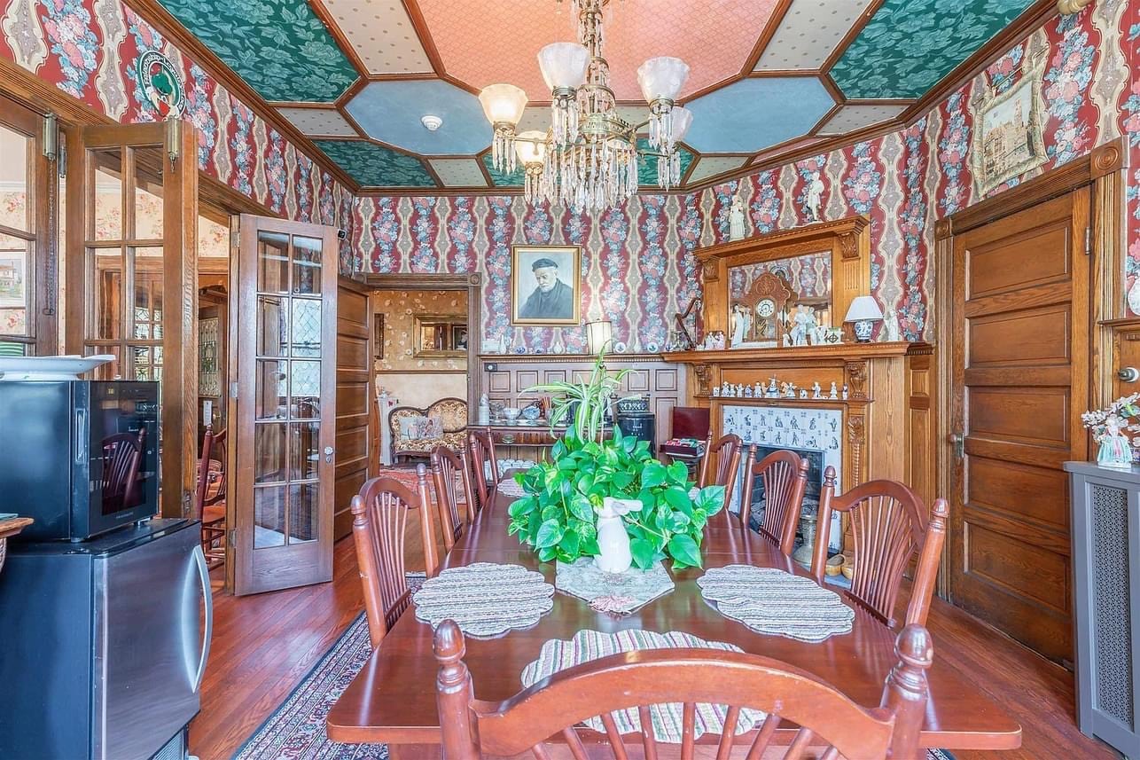 1890 Captain Mey's Inn For Sale In Cape May New Jersey