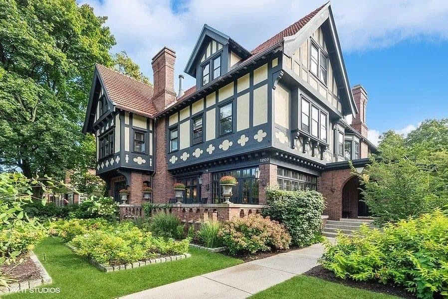 1905 Tudor Revival For Sale In Evanston Illinois