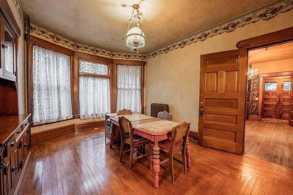 1891 Victorian For Sale In Eau Claire Wisconsin