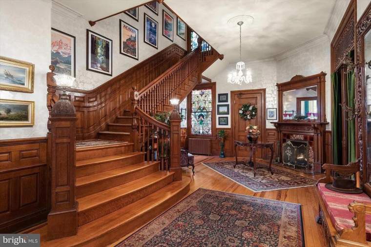 1890 Victorian In Snow Hill Maryland — Captivating Houses