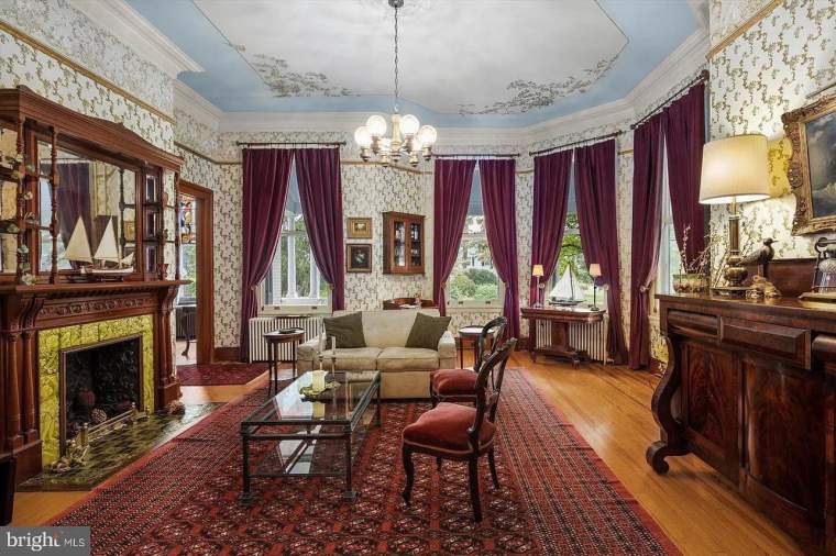 1890 Victorian In Snow Hill Maryland — Captivating Houses