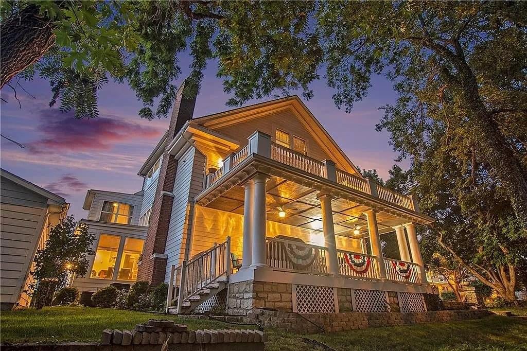 1908 Colonial Revival For Sale In Kansas City Missouri