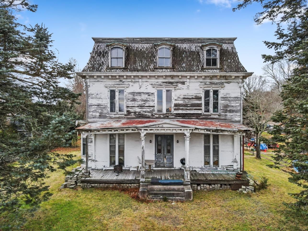 1870 Fixer-Upper For Sale In Pawcatuck Connecticut