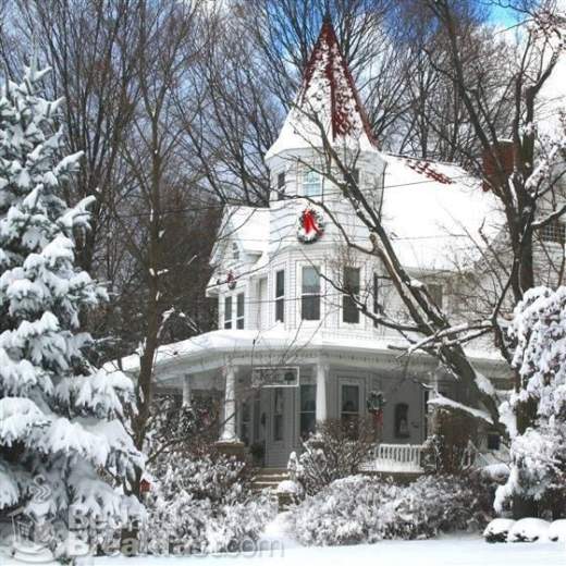 1886 Victorian In Fennville Michigan — Captivating Houses