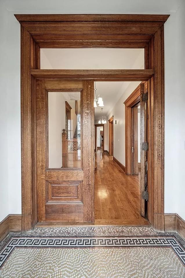 1894 Victorian For Sale In Chicago Illinois