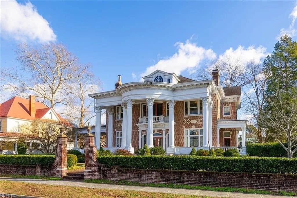 1914 Neoclassical For Sale In Suffolk Virginia