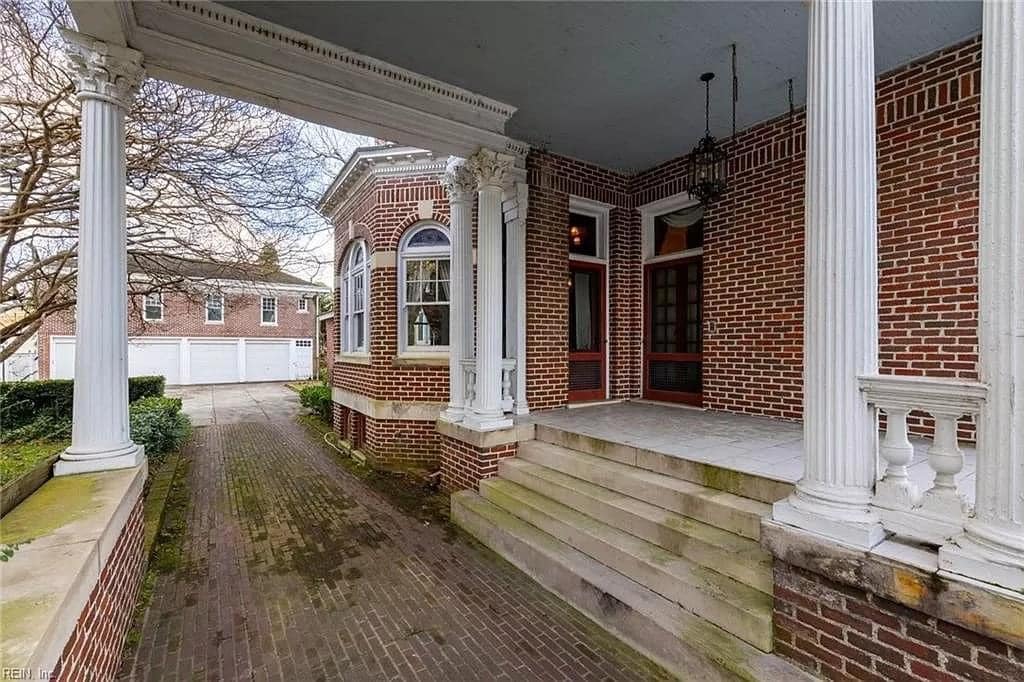 1914 Neoclassical For Sale In Suffolk Virginia