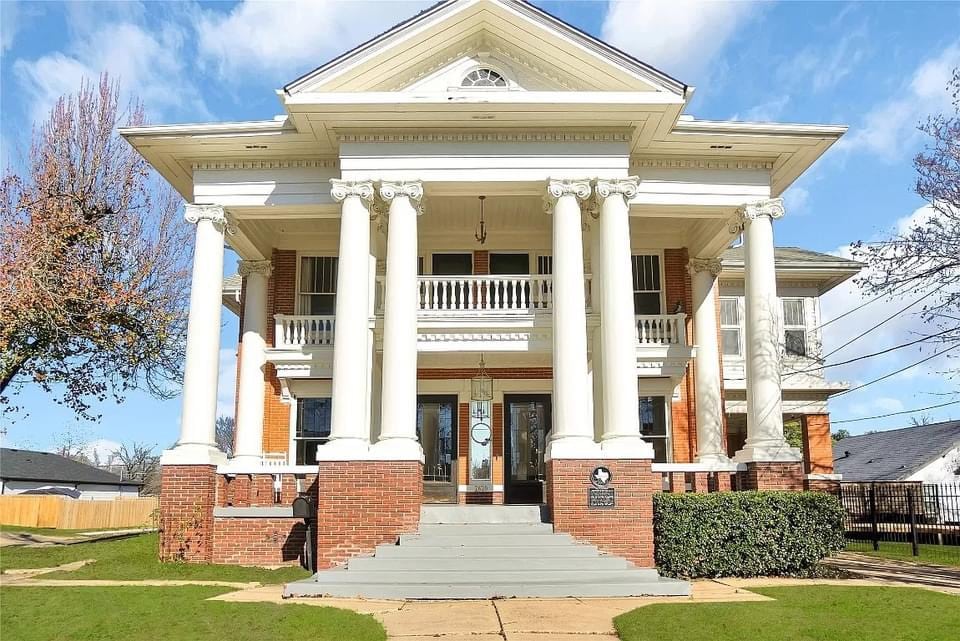 1914 Neoclassical For Sale In Greenville Texas