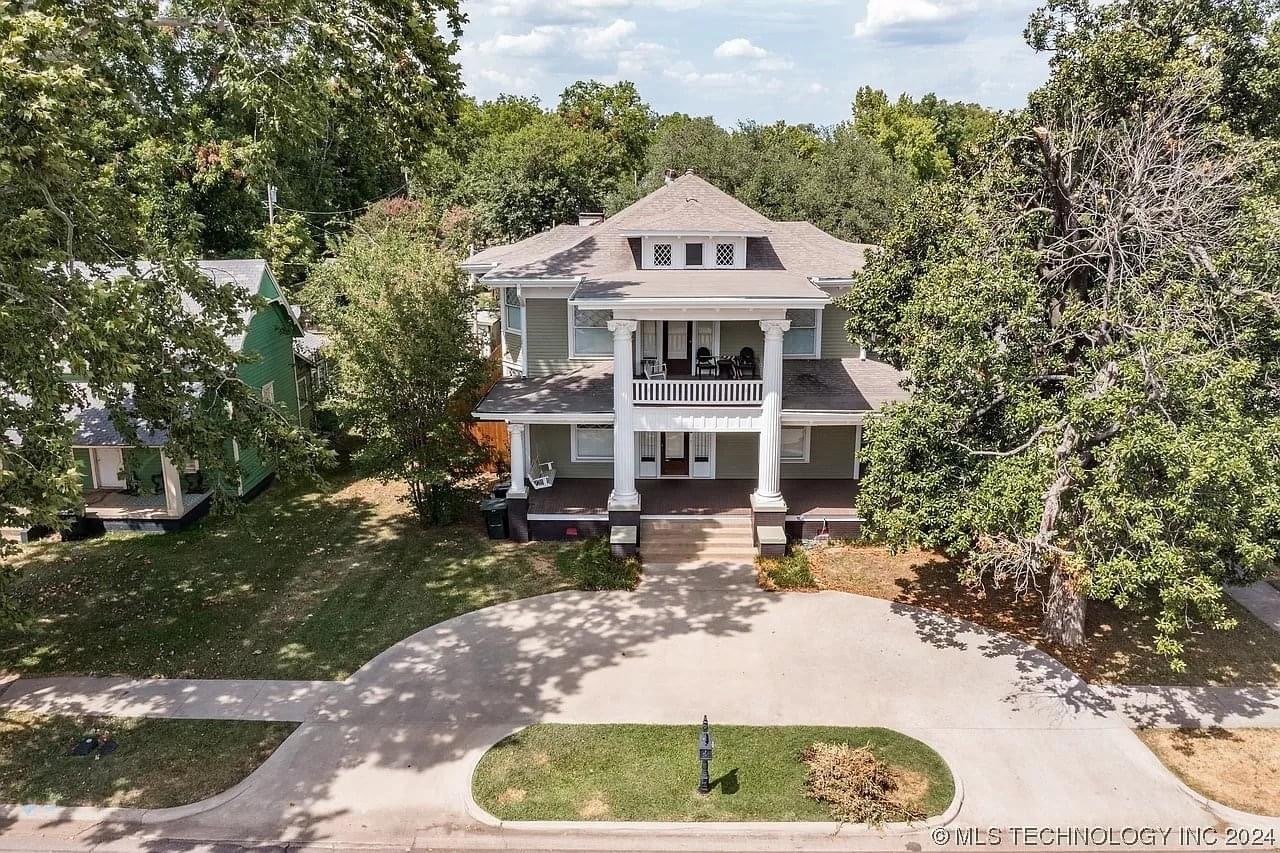 1906 Neoclassical For Sale In Durant Oklahoma