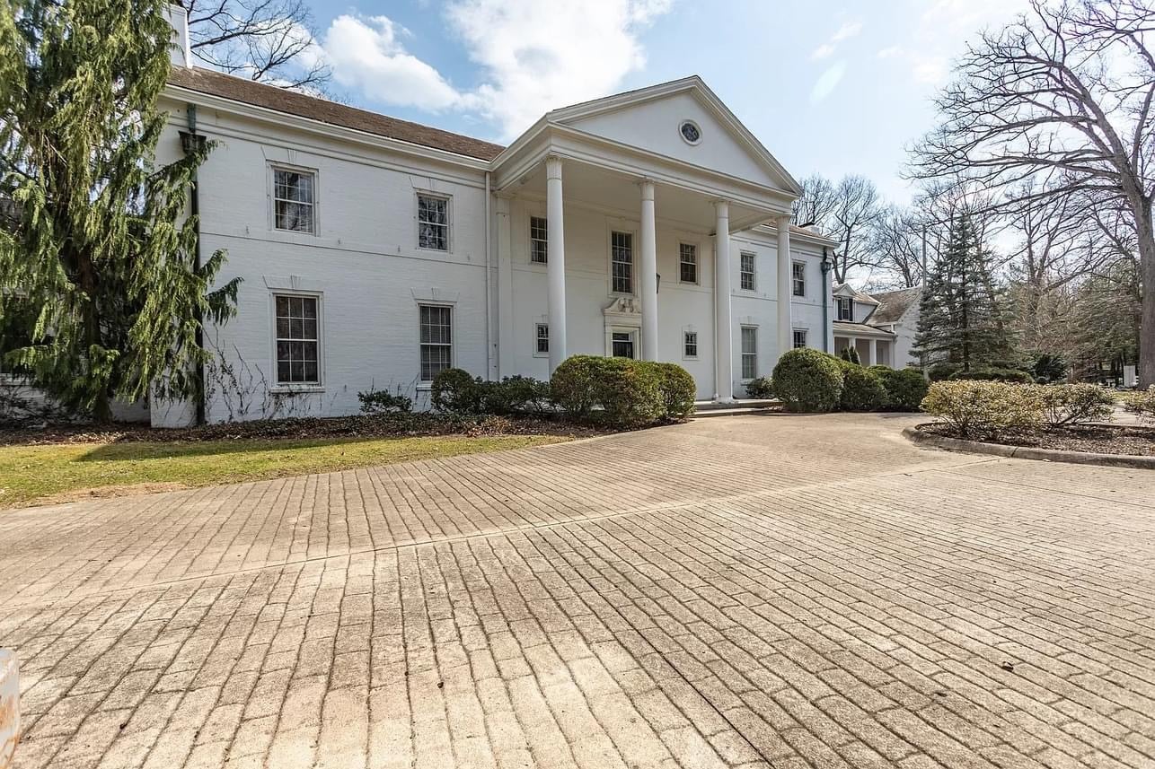1937 Neoclassical For Sale In Anderson Indiana