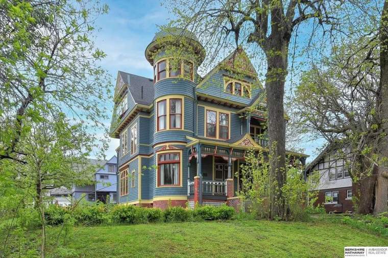 1889 Victorian For Sale In Omaha Nebraska — Captivating Houses