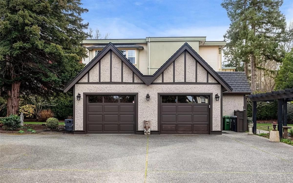 1908 Miramonte Estate For Sale In Victoria British Columbia