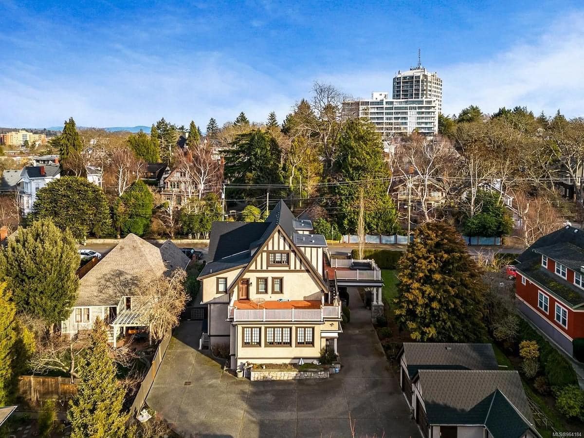 1908 Miramonte Estate For Sale In Victoria British Columbia