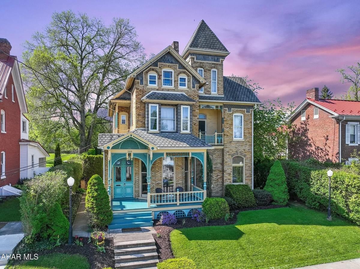 1890 Victorian For Sale In Bedford Pennsylvania