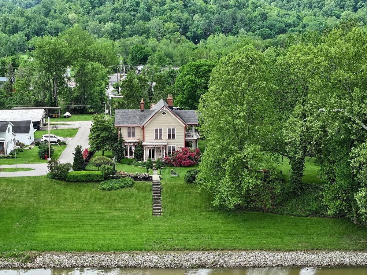 1870 Victorian For Sale In Greenup Kentucky