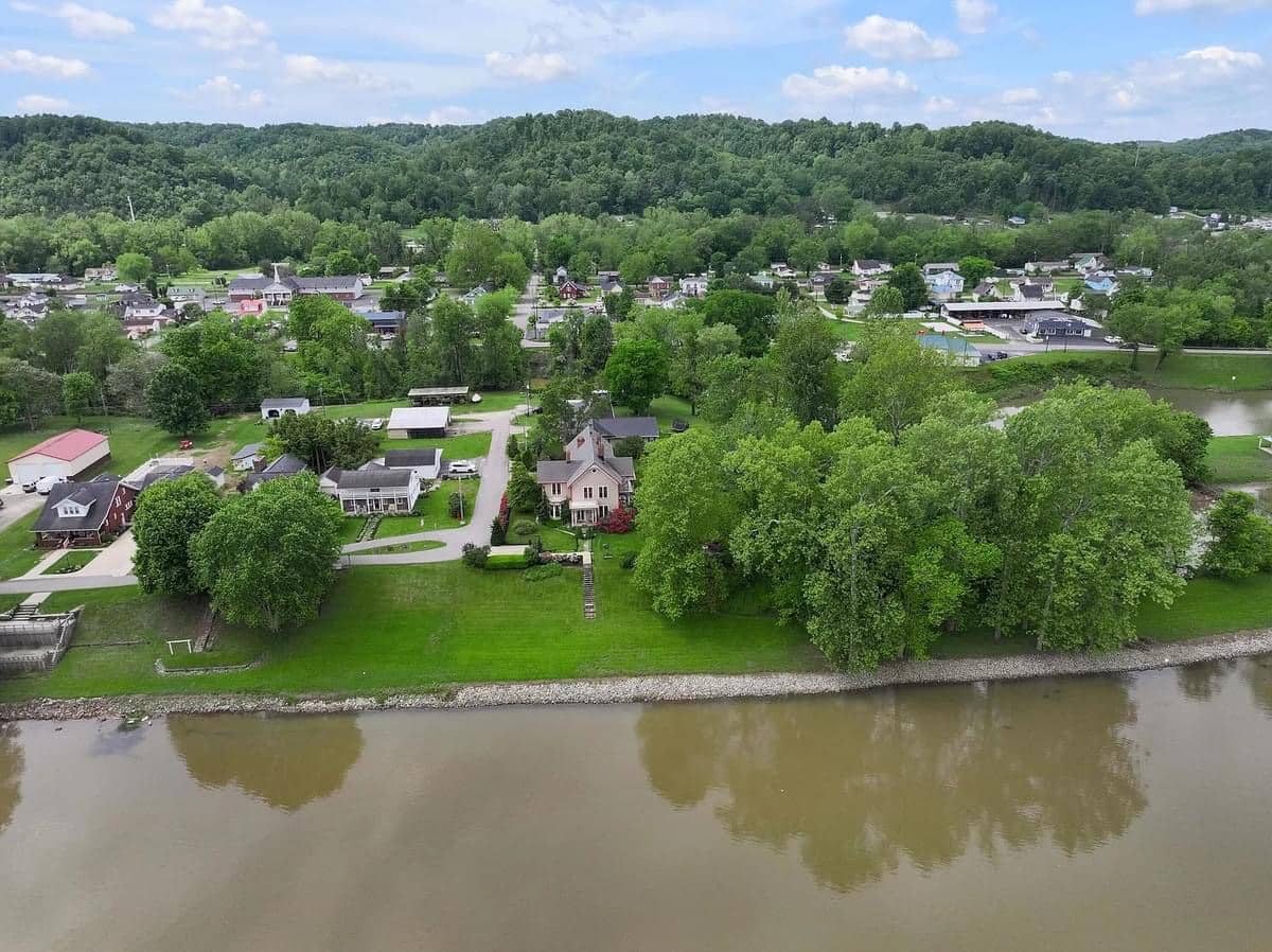 1870 Victorian For Sale In Greenup Kentucky