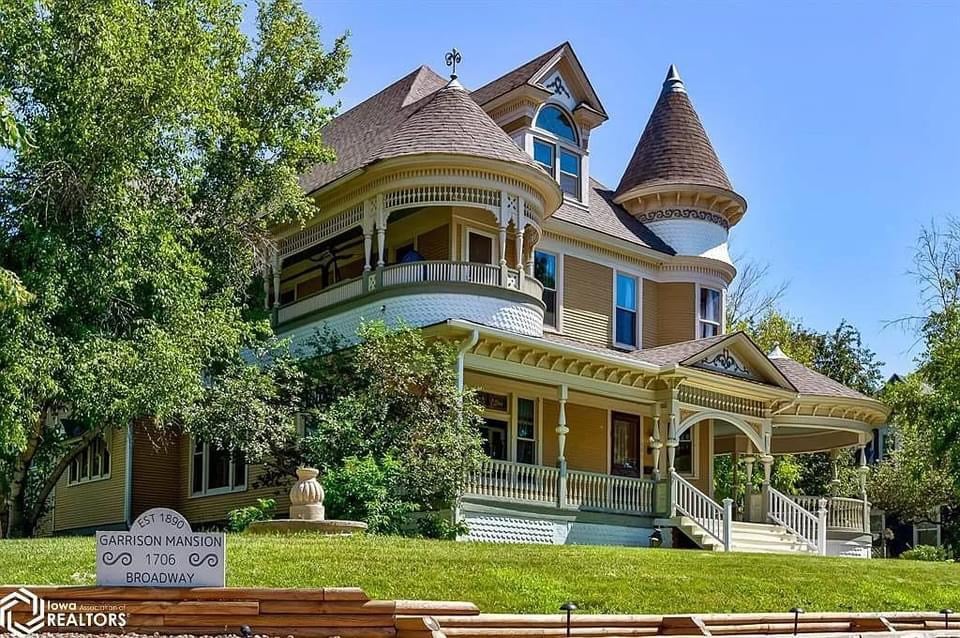 1890 Victorian For Sale In Denison Iowa