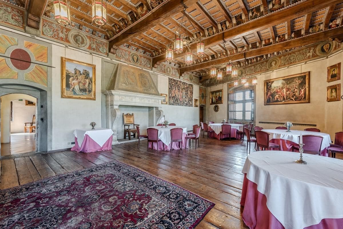 9th Century Castle of Pavone For Sale In Via Ricetti Italy