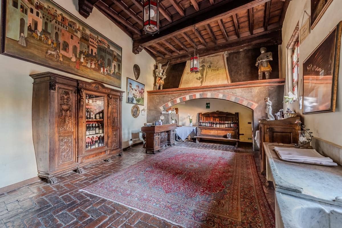 9th Century Castle of Pavone For Sale In Via Ricetti Italy