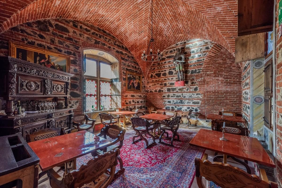 9th Century Castle of Pavone For Sale In Via Ricetti Italy