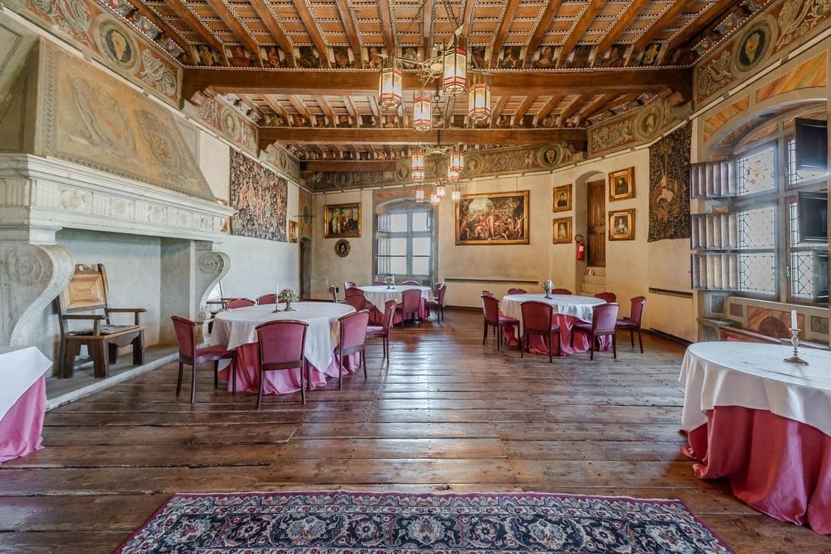 9th Century Castle of Pavone For Sale In Via Ricetti Italy