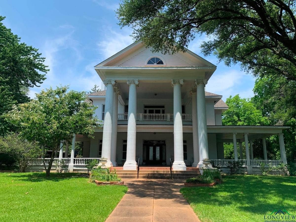 1911 Neoclassical For Sale In Palestine Texas