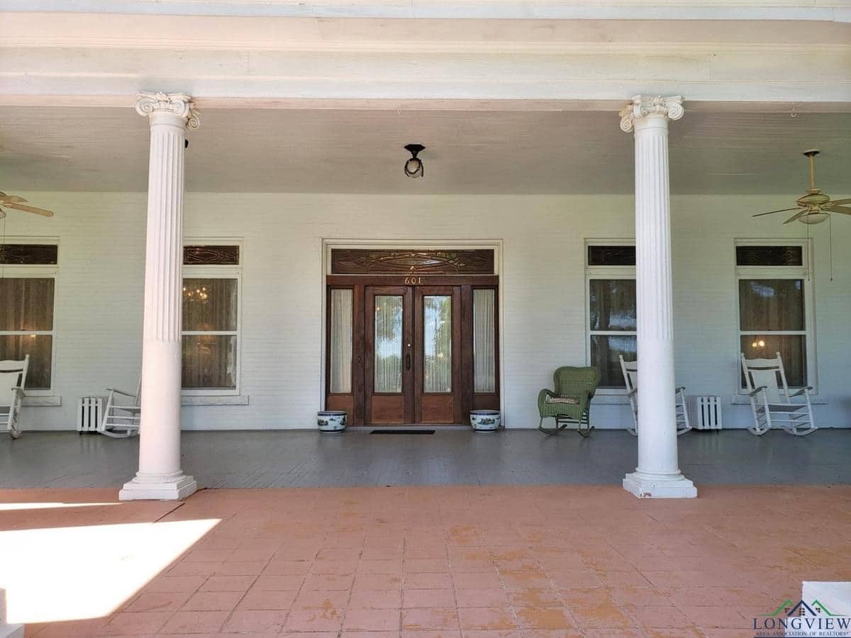 1911 Neoclassical For Sale In Palestine Texas