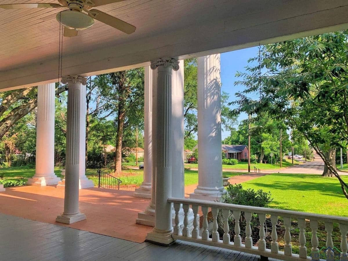 1911 Neoclassical For Sale In Palestine Texas