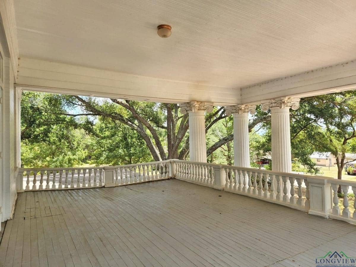 1911 Neoclassical For Sale In Palestine Texas