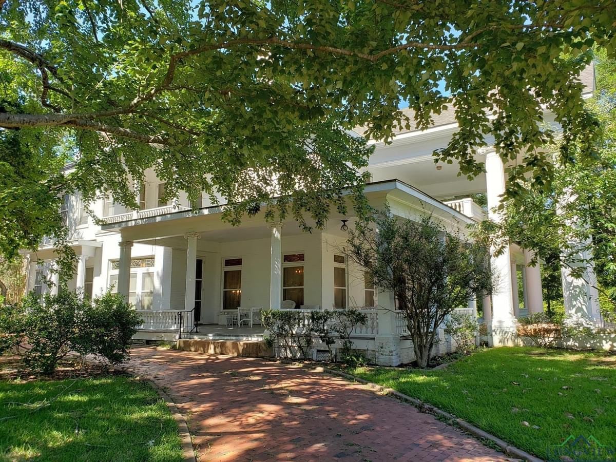 1911 Neoclassical For Sale In Palestine Texas