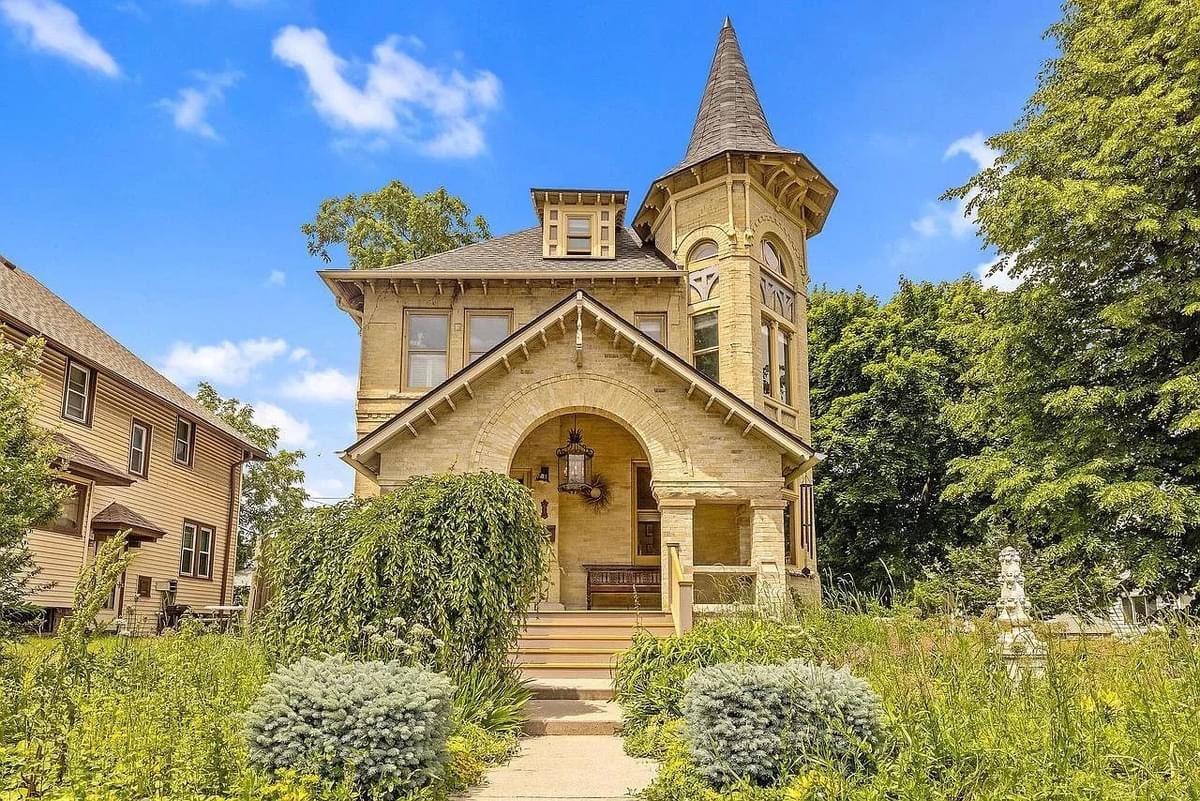 1889 Victorian For Sale In Milwaukee Wisconsin