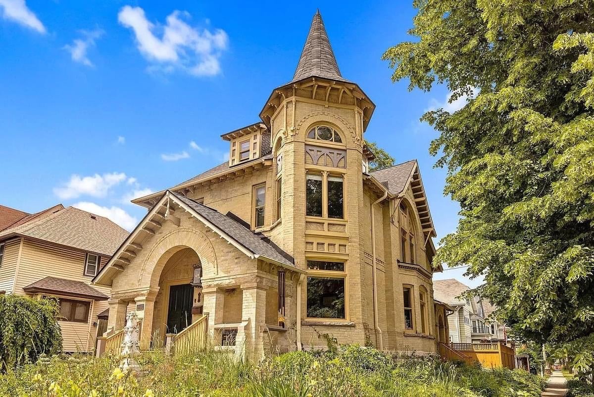 1889 Victorian For Sale In Milwaukee Wisconsin