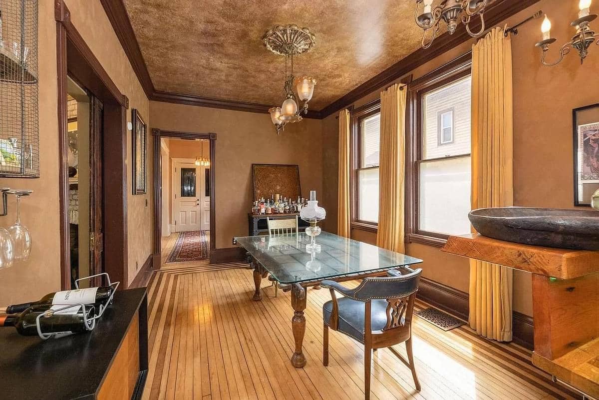 1889 Victorian For Sale In Milwaukee Wisconsin