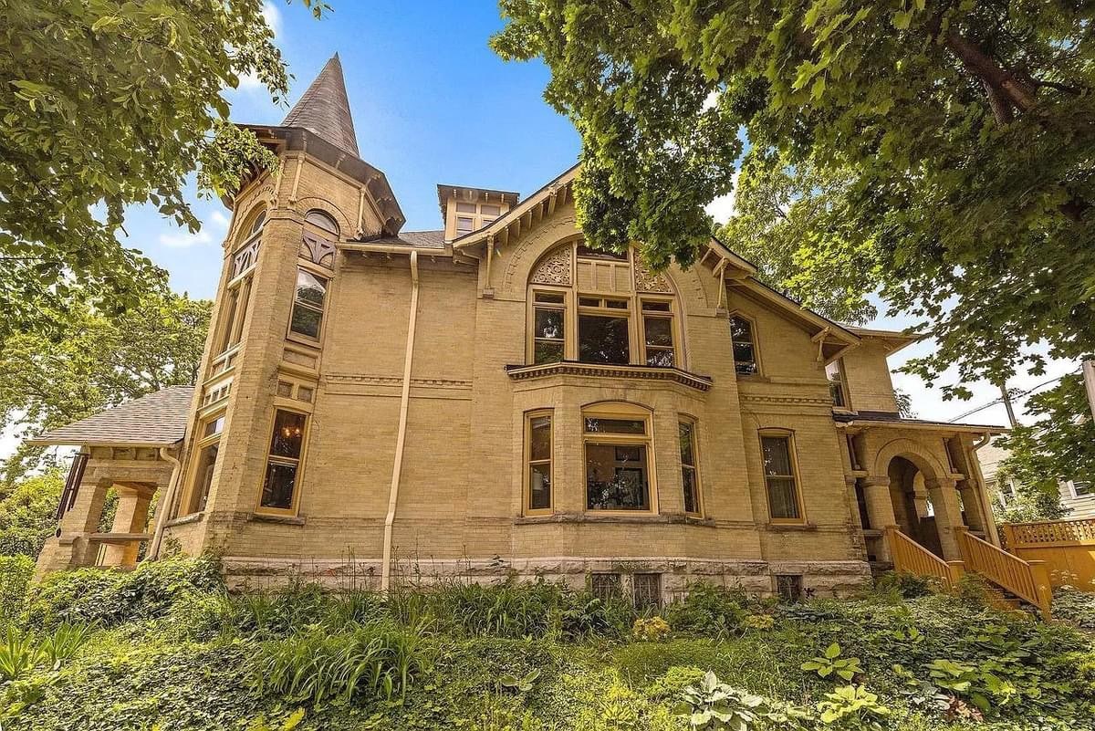 1889 Victorian For Sale In Milwaukee Wisconsin