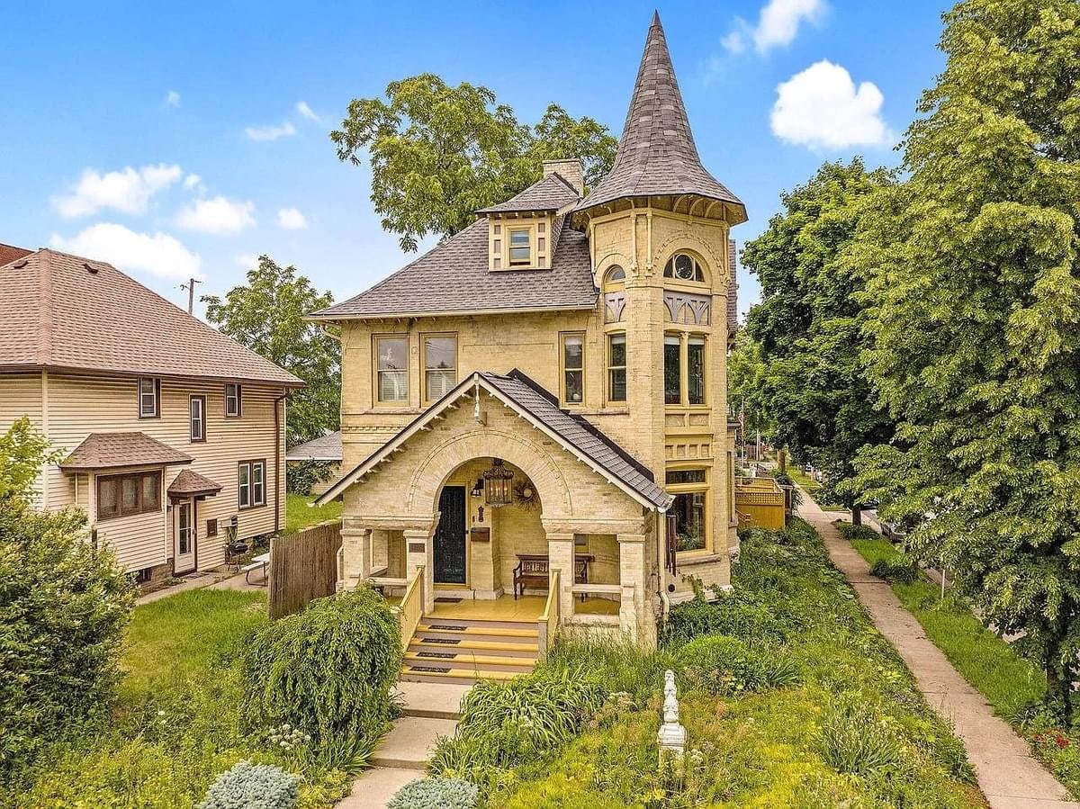 1889 Victorian For Sale In Milwaukee Wisconsin