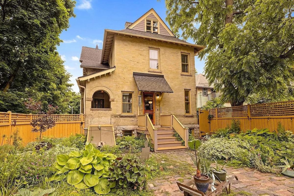 1889 Victorian For Sale In Milwaukee Wisconsin