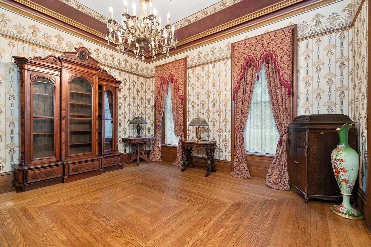 1852 Italianate For Sale In Tecumseh Michigan