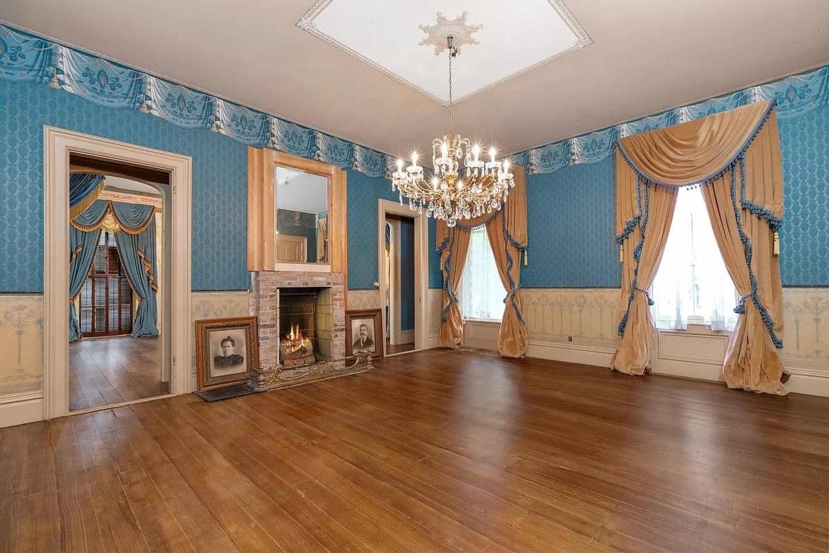 1852 Italianate For Sale In Tecumseh Michigan