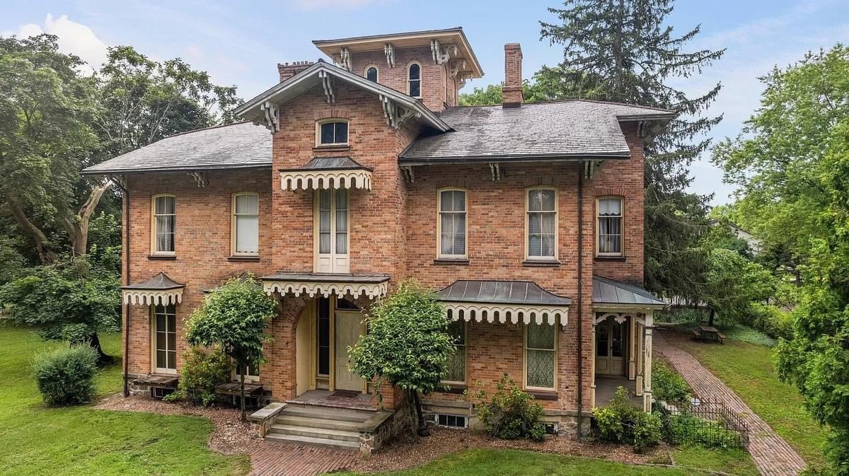 1852 Italianate For Sale In Tecumseh Michigan