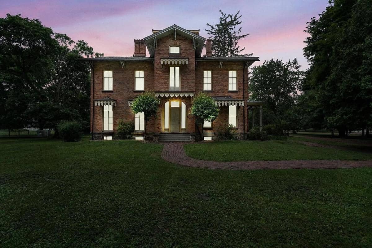 1852 Italianate For Sale In Tecumseh Michigan